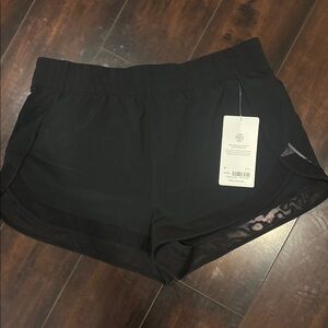 MWT Athleta Black mesh racer run 2.5 inch shorts size Medium